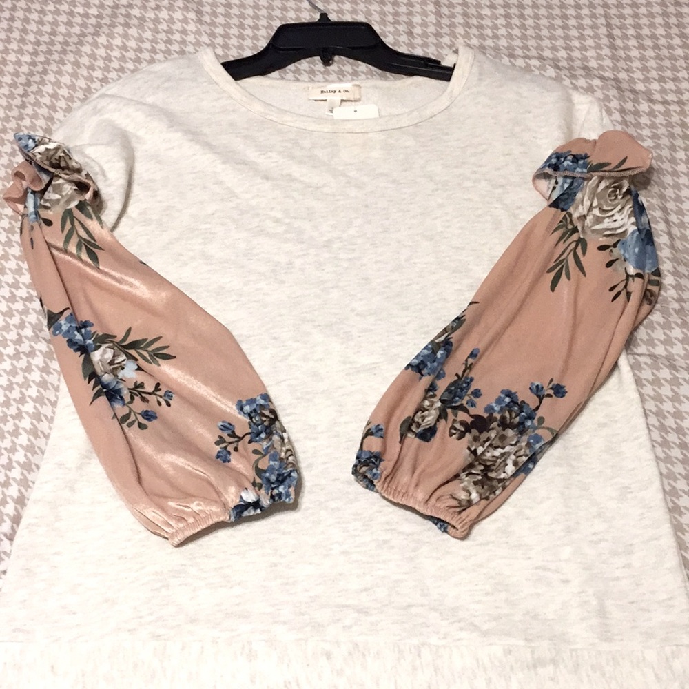 NWT. Hailey & Co. cute crewneck top with velvet floral sleeves. Large.